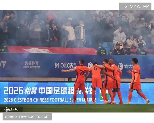 【2026年4月中超联赛·赛后·消息青岛海牛2-1绝杀武汉三镇，制胜球源于前场抢断后发动的快速进攻